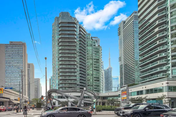 10 Queens Quay W — photo 2