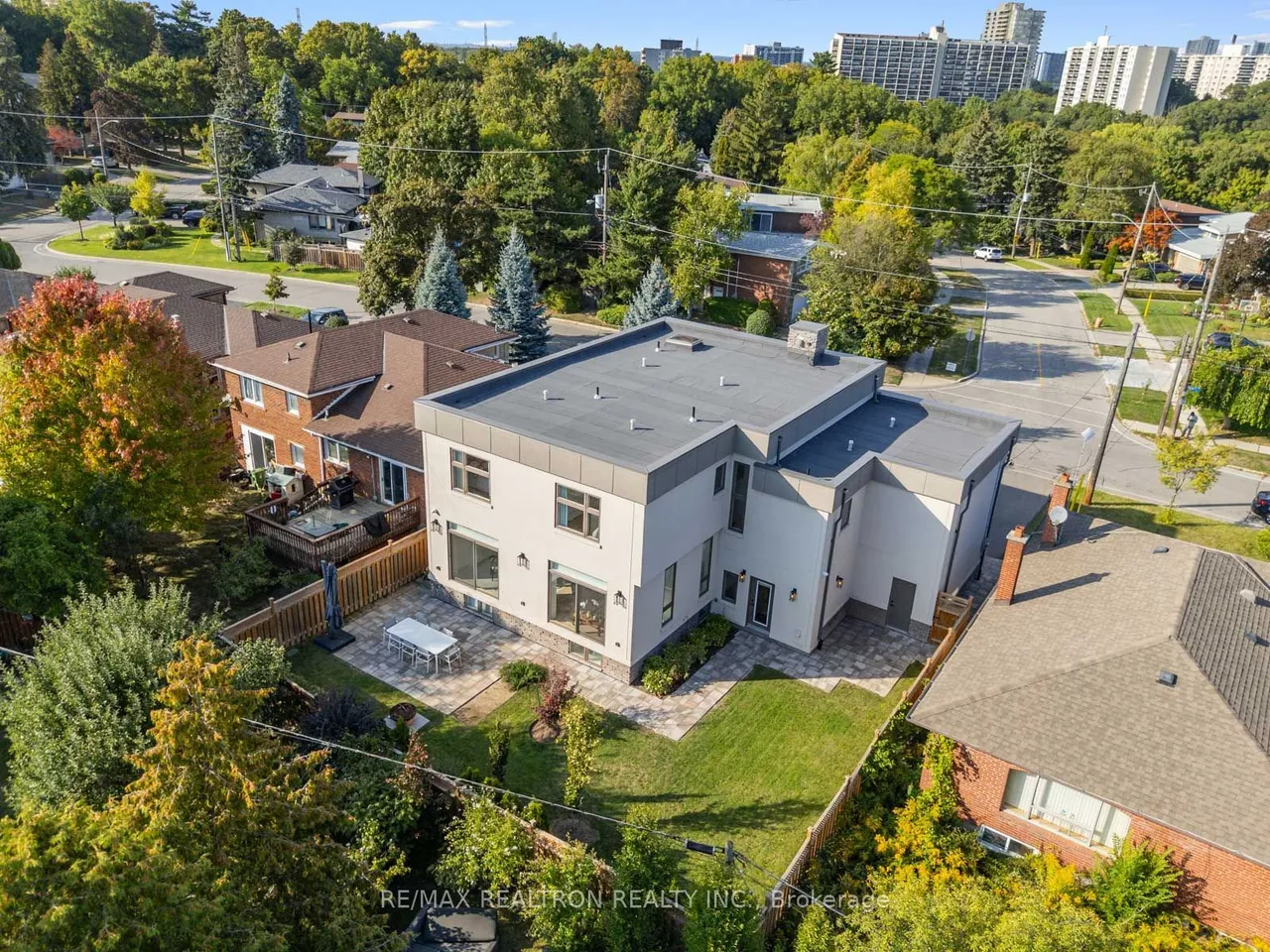 240 Maxwell Street — photo 32