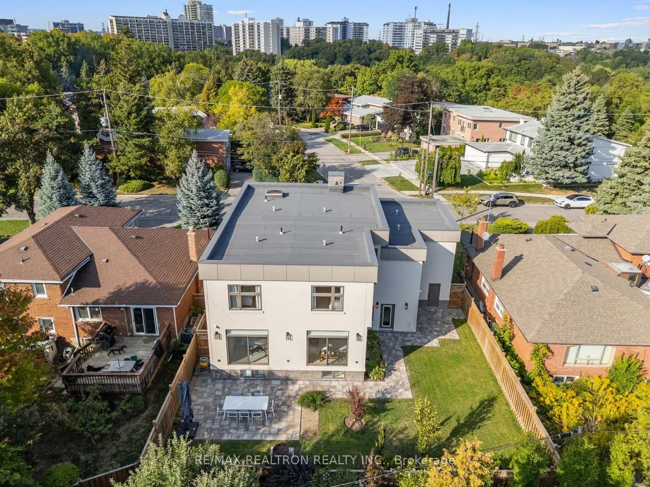240 Maxwell Street — photo 33
