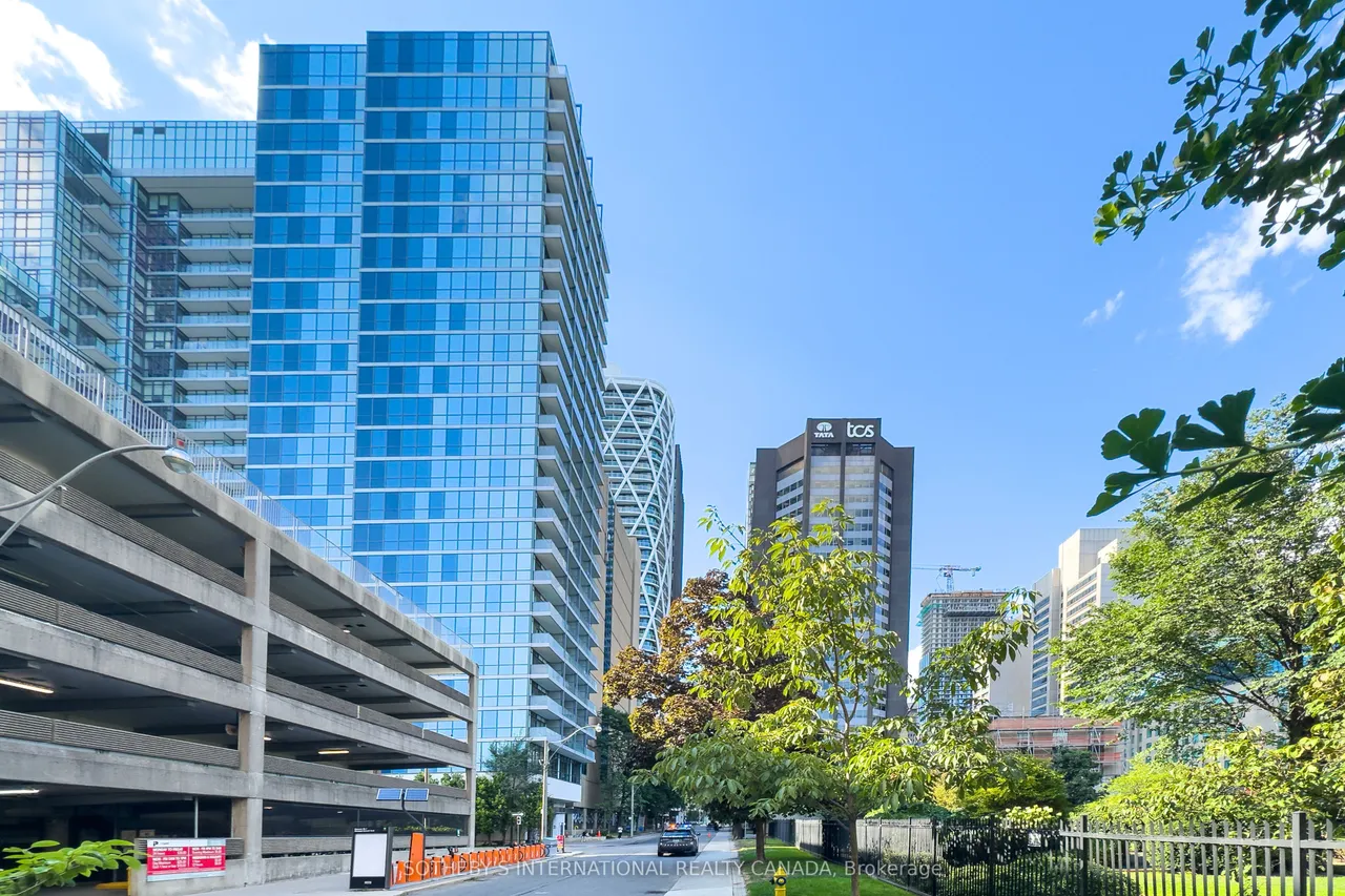 210 Simcoe Street — photo 3