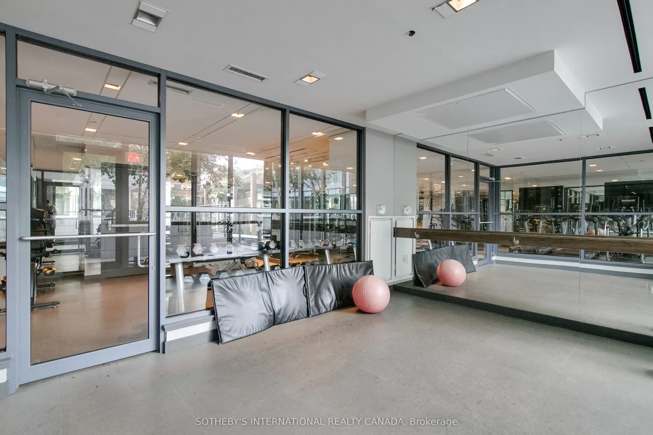 210 Simcoe Street — photo 27