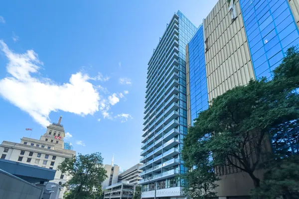 210 Simcoe Street — photo 2