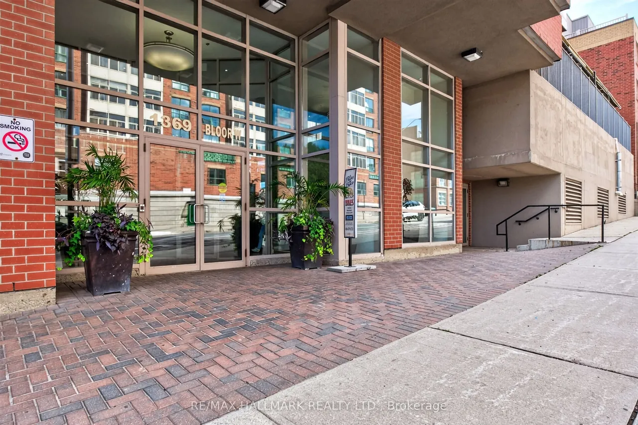 1369 Bloor Street W — photo 3