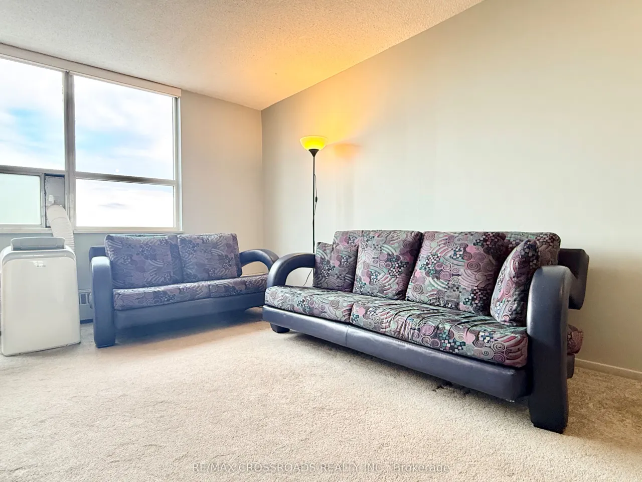 5 Parkway Forest Drive — photo 3
