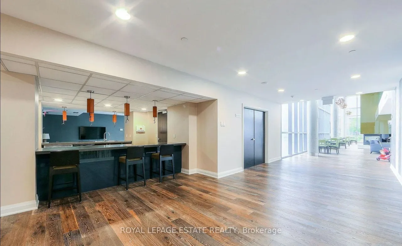1 Cole Street — photo 26