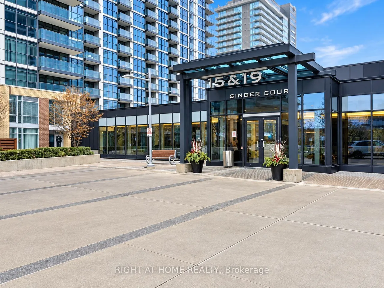 19 Singer Court — photo 2