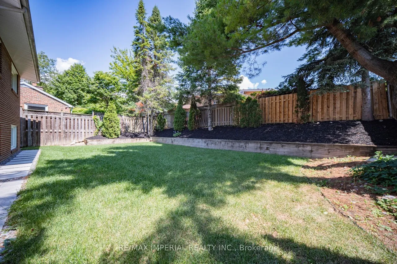 4 Quincy Crescent — photo 48