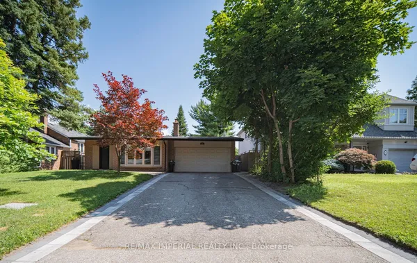 4 Quincy Crescent — photo 2