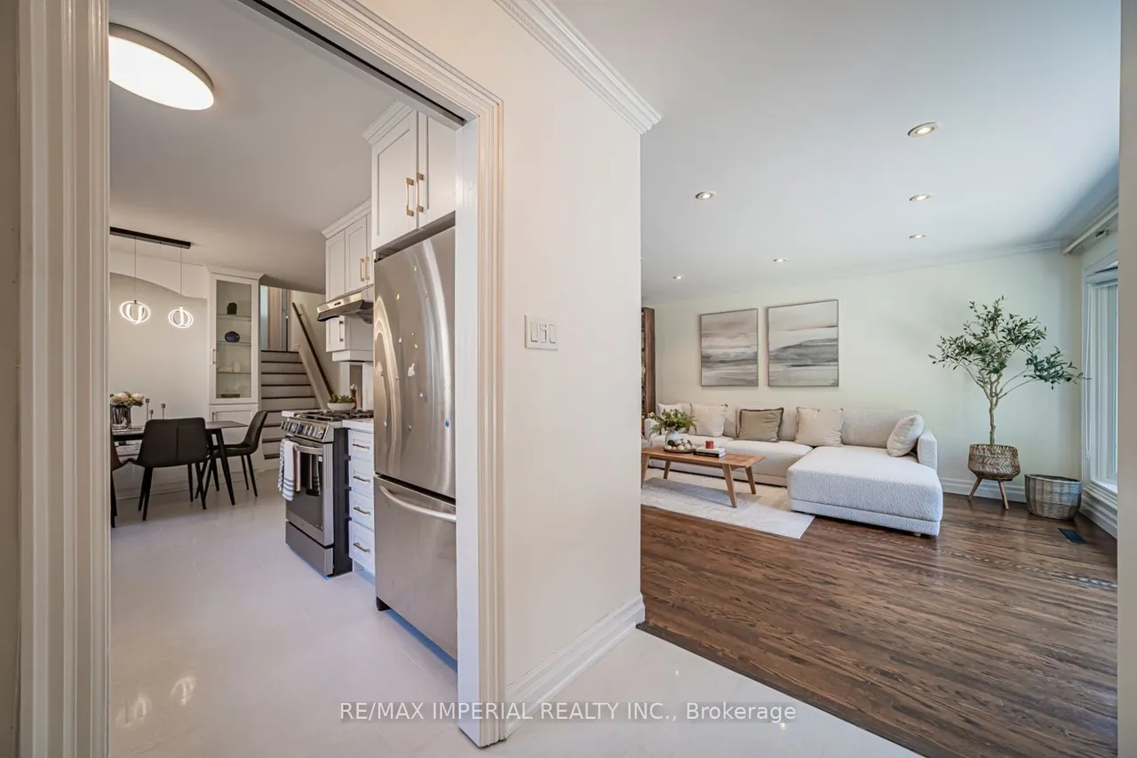4 Quincy Crescent — photo 3