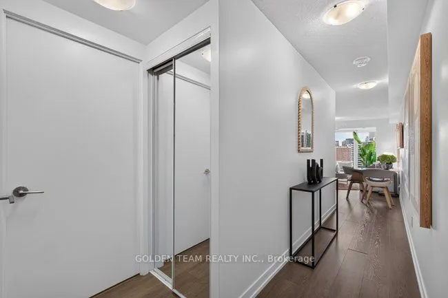 219 Dundas Street E — photo 3
