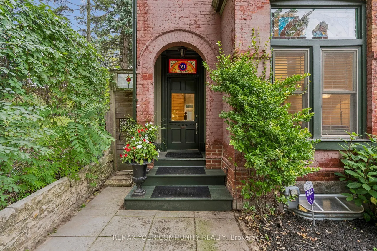 21 Laurier Avenue E — photo 3