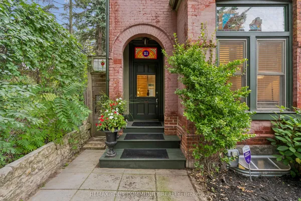 21 Laurier Avenue E
