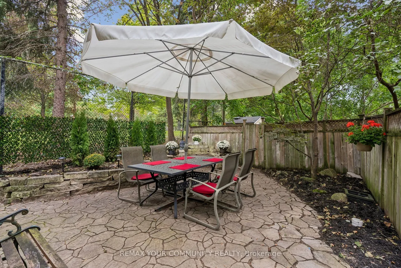 21 Laurier Avenue E — photo 46
