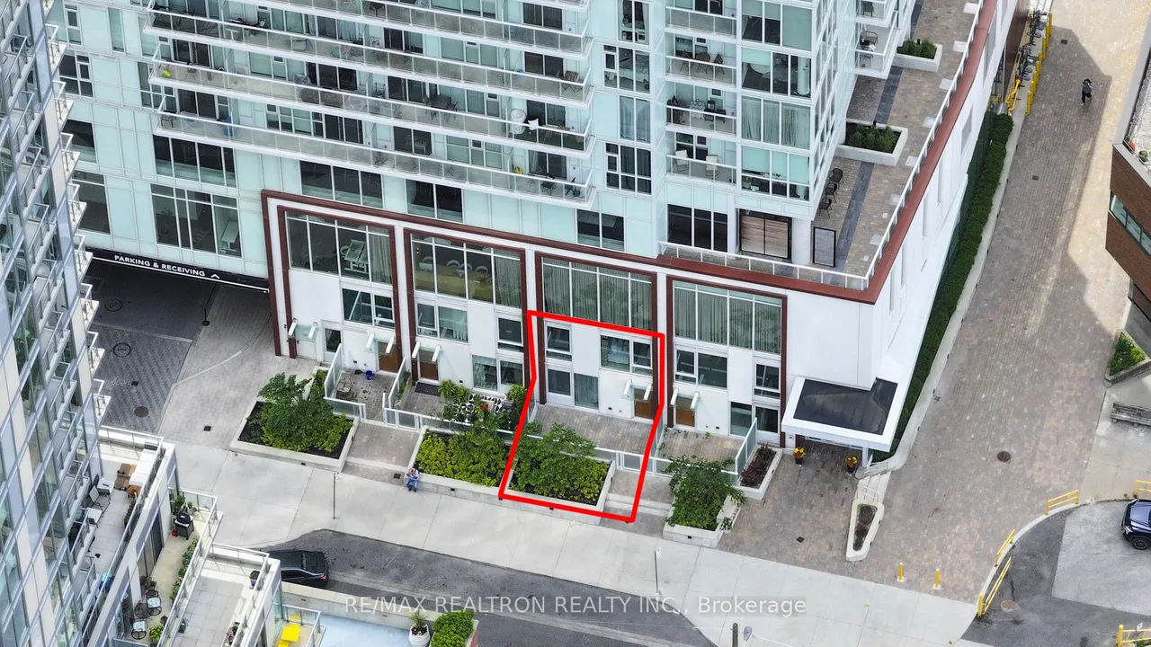 33 Helendale Avenue — photo 2
