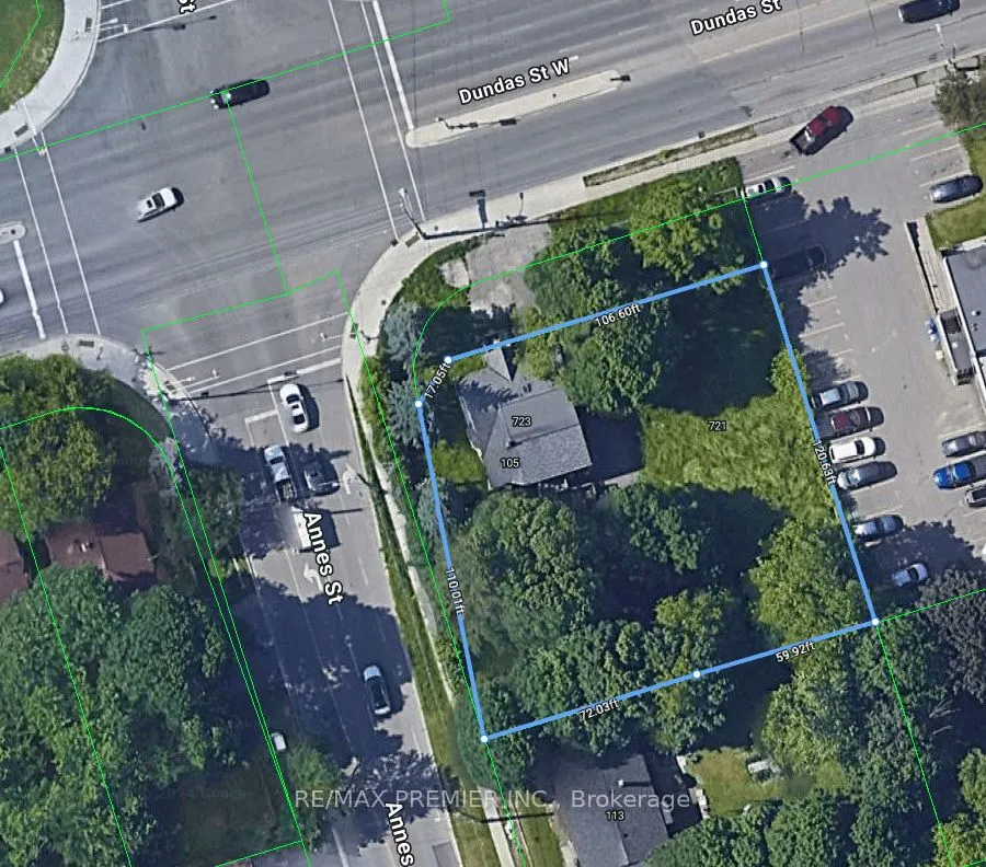 723 Dundas Street W