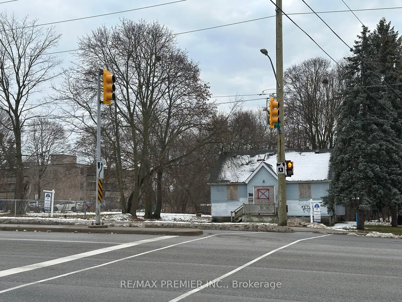 723 Dundas Street W — photo 7