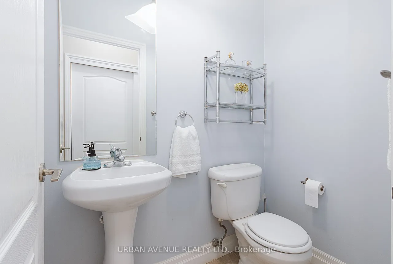 44 Bond Street W, Unit 707 — photo 12