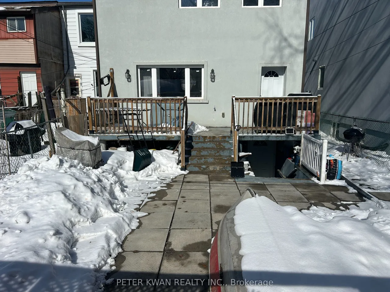 1543 Dundas Street E — photo 33