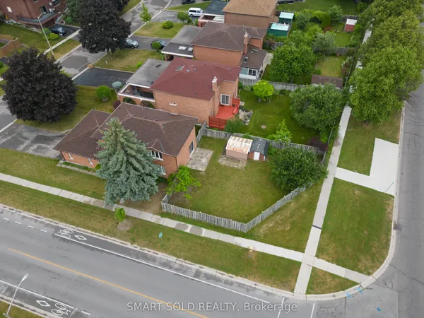 217 Waverly Street N — photo 2