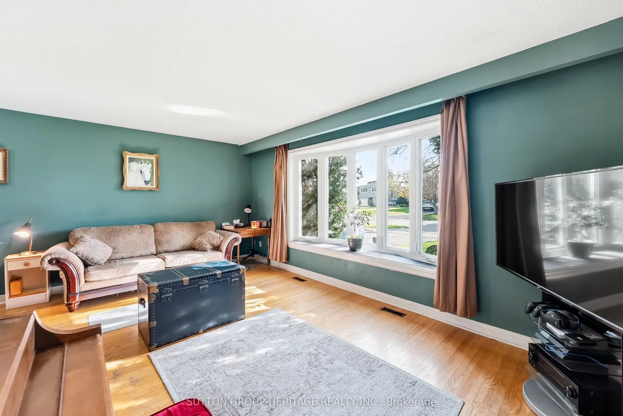 35 Albery Crescent — photo 3