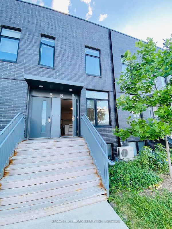 1720 Simcoe Street N