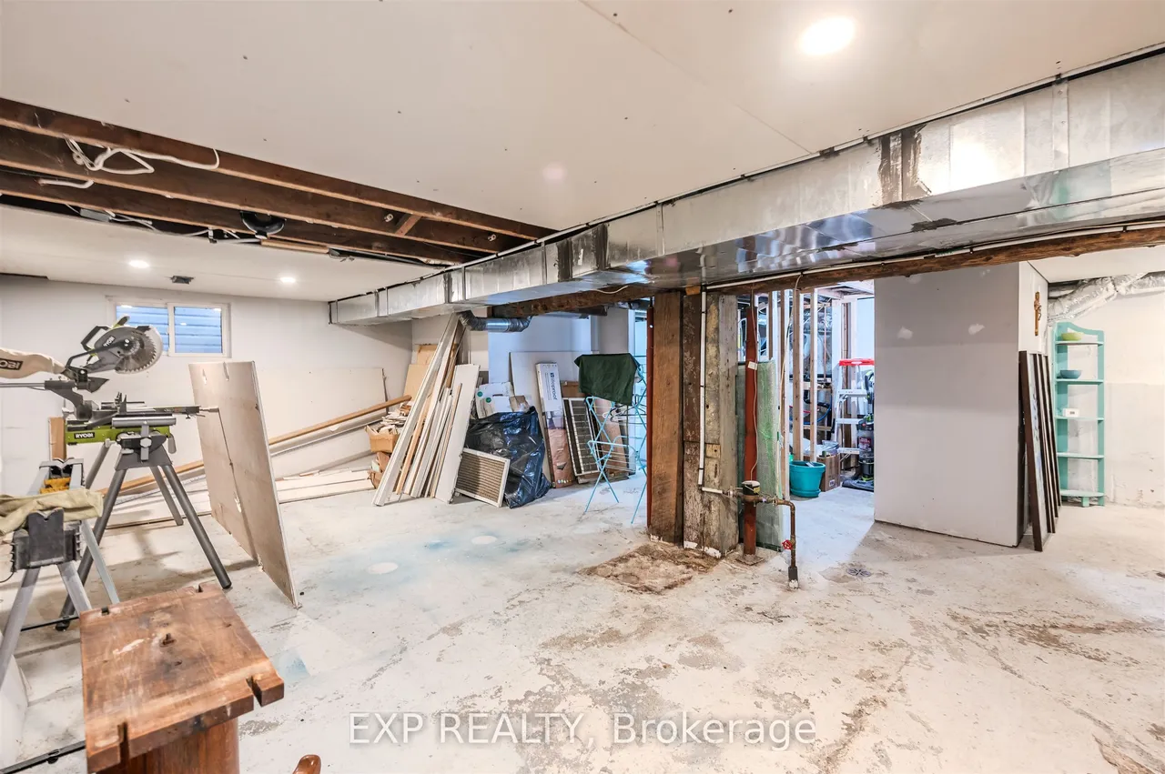 829 Athol Street — photo 16