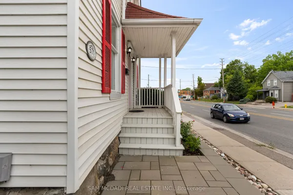 571 Kingston Road W — photo 2