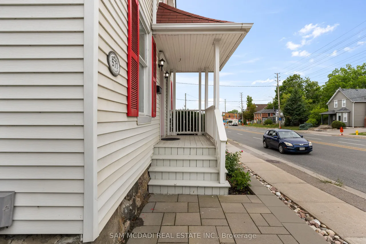 571 Kingston Road W — photo 2