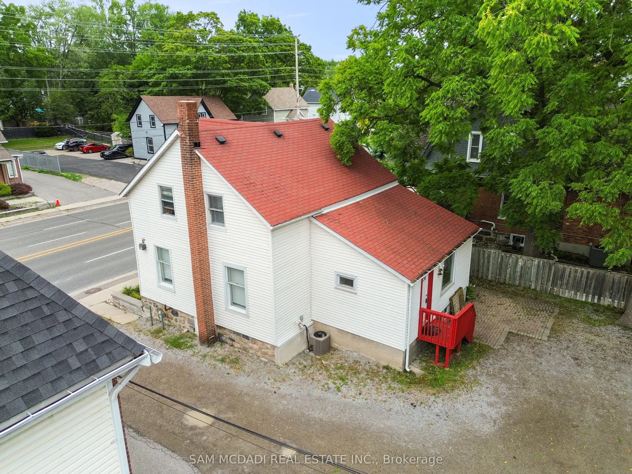 571 Kingston Road W — photo 14