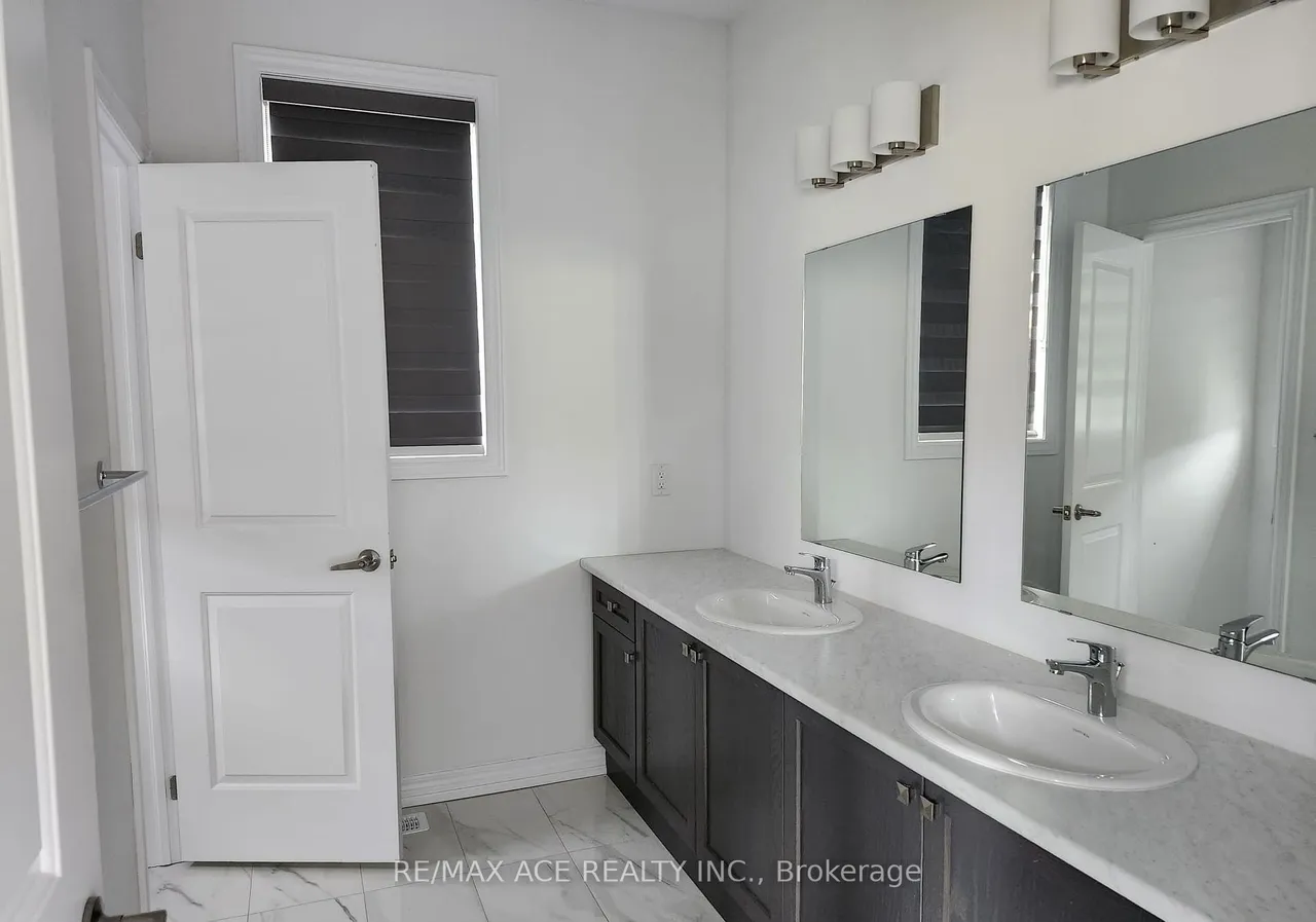 976 Andrew Murdoch Street W — photo 14