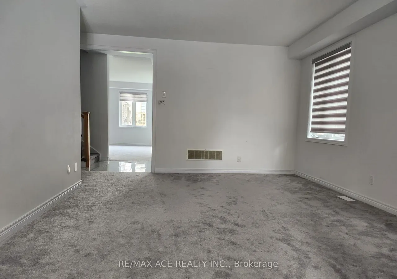 976 Andrew Murdoch Street W — photo 3