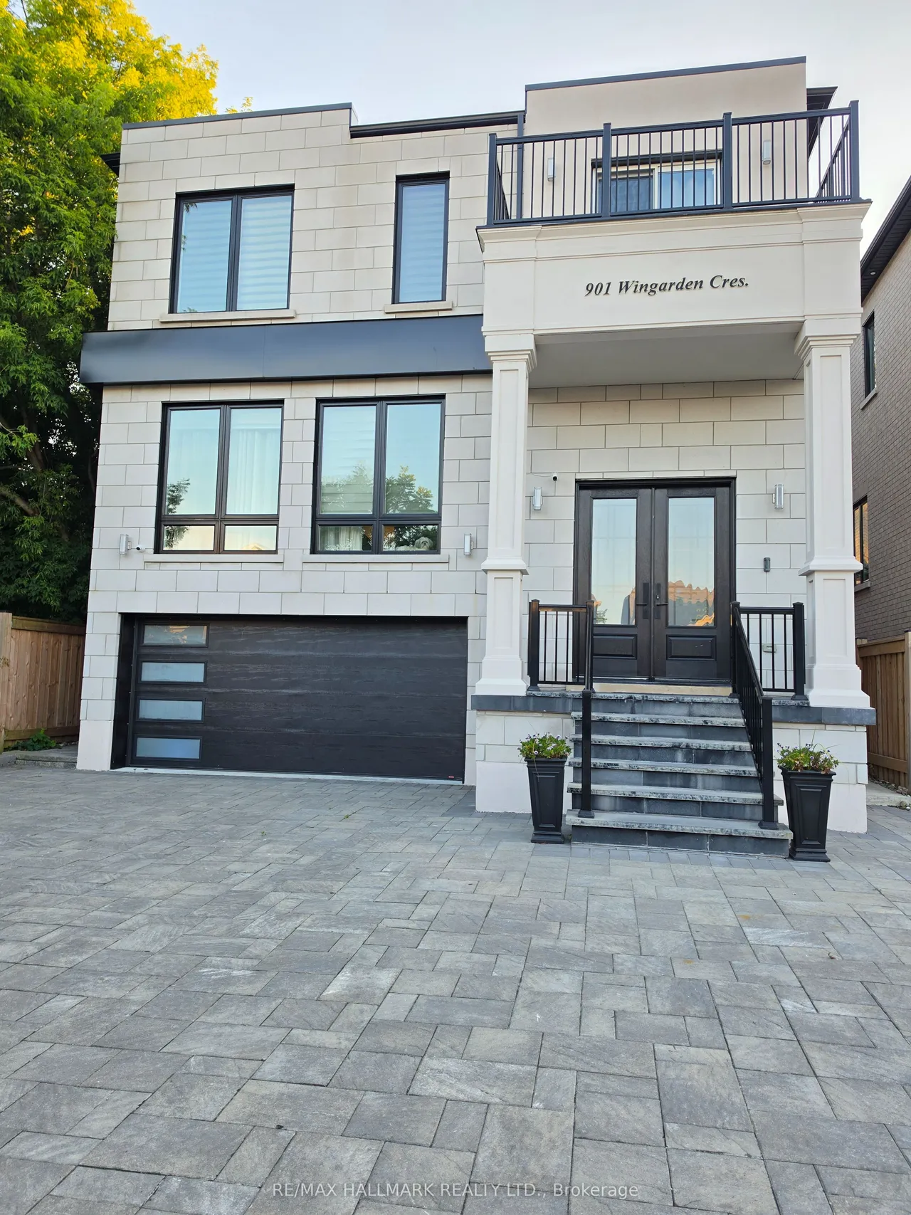 901 Wingarden Crescent