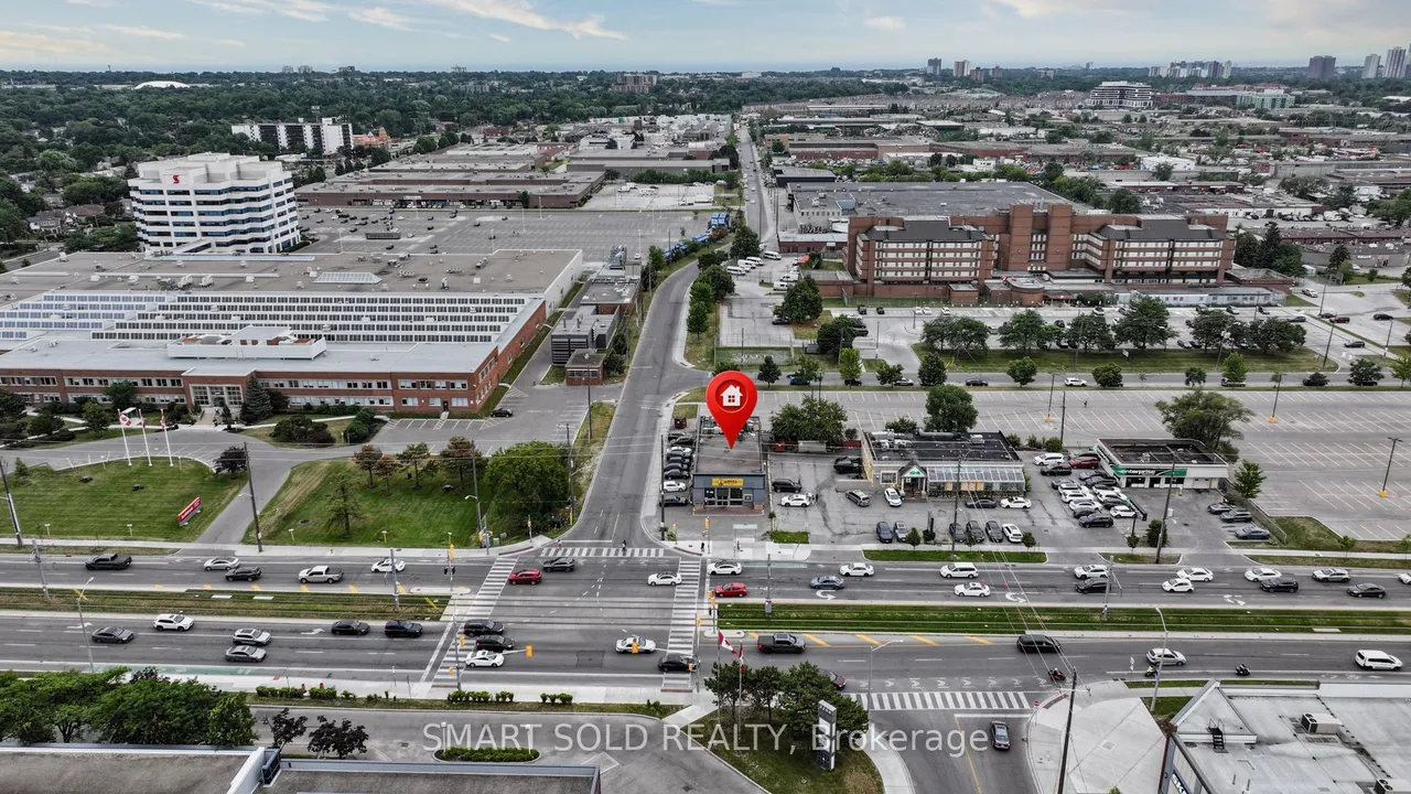 2043 Eglinton Avenue E — photo 8