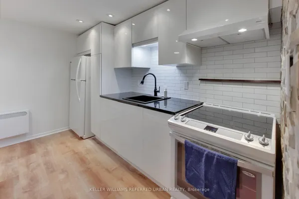 1666 Queen Street E — photo 2