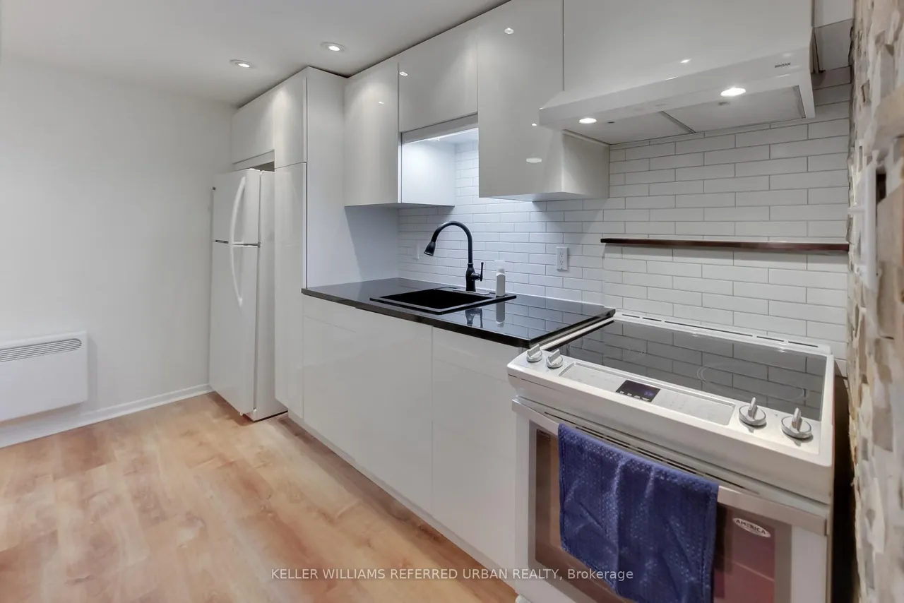 1666 Queen Street E — photo 2