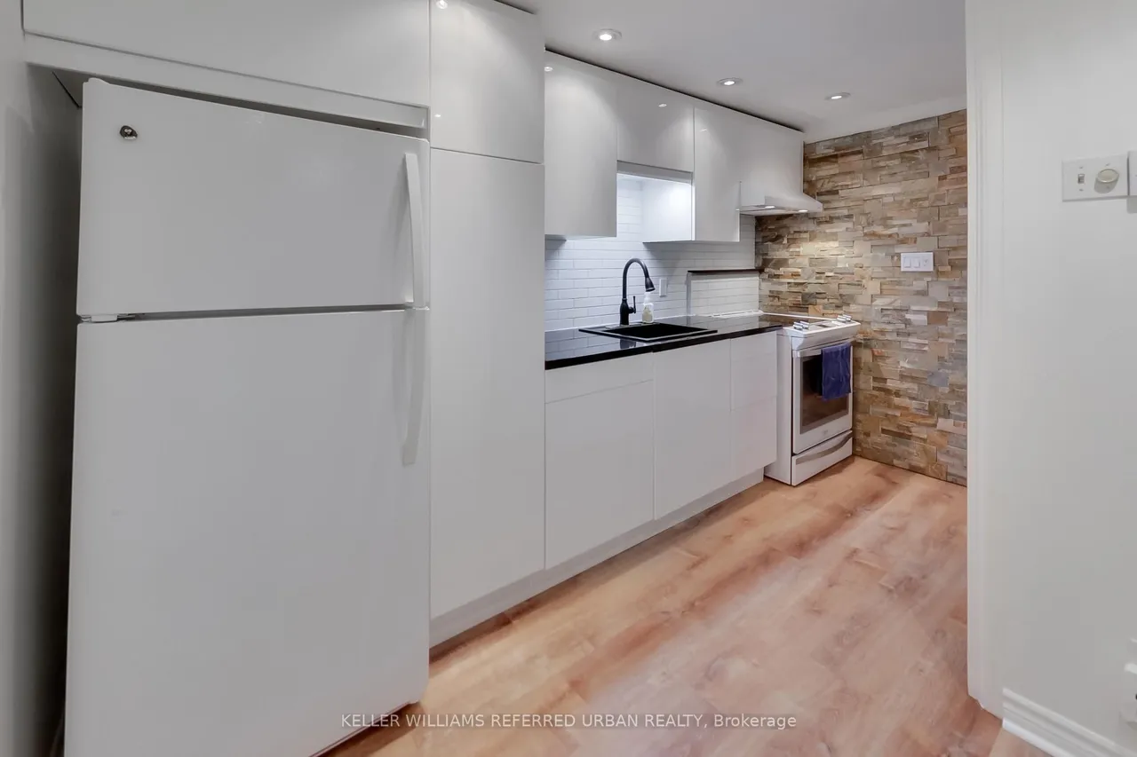 1666 Queen Street E — photo 3