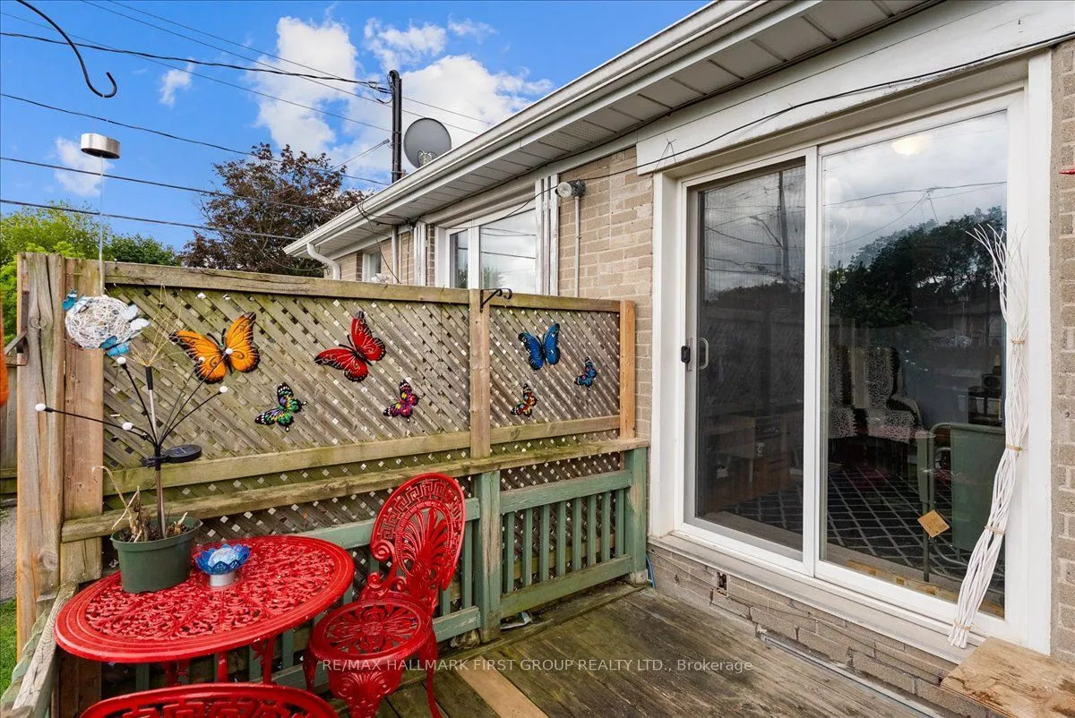 1014 Dunlop Street E — photo 28