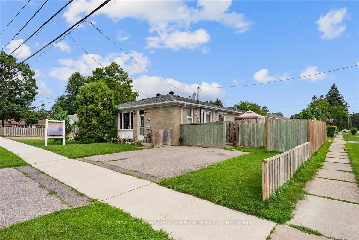 1014 Dunlop Street E — photo 3