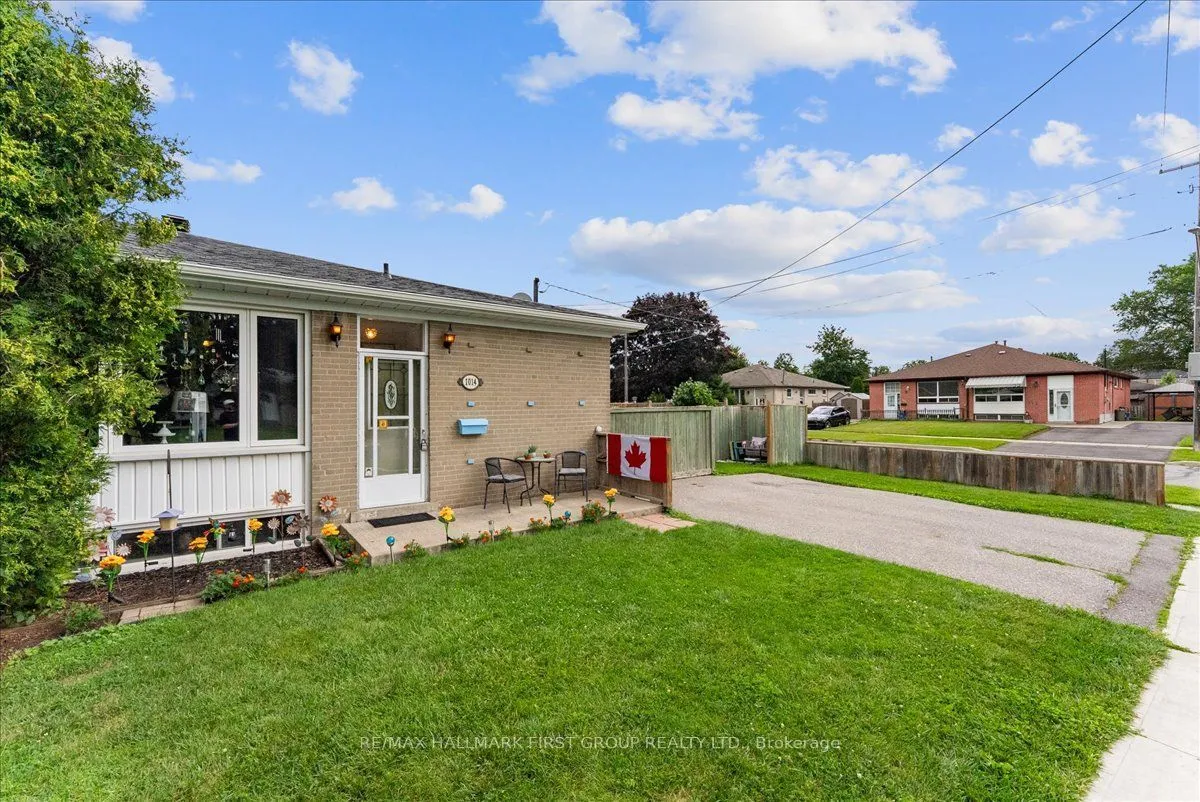 1014 Dunlop Street E — photo 2