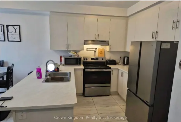 2028 Cameron Lott Crescent — photo 2