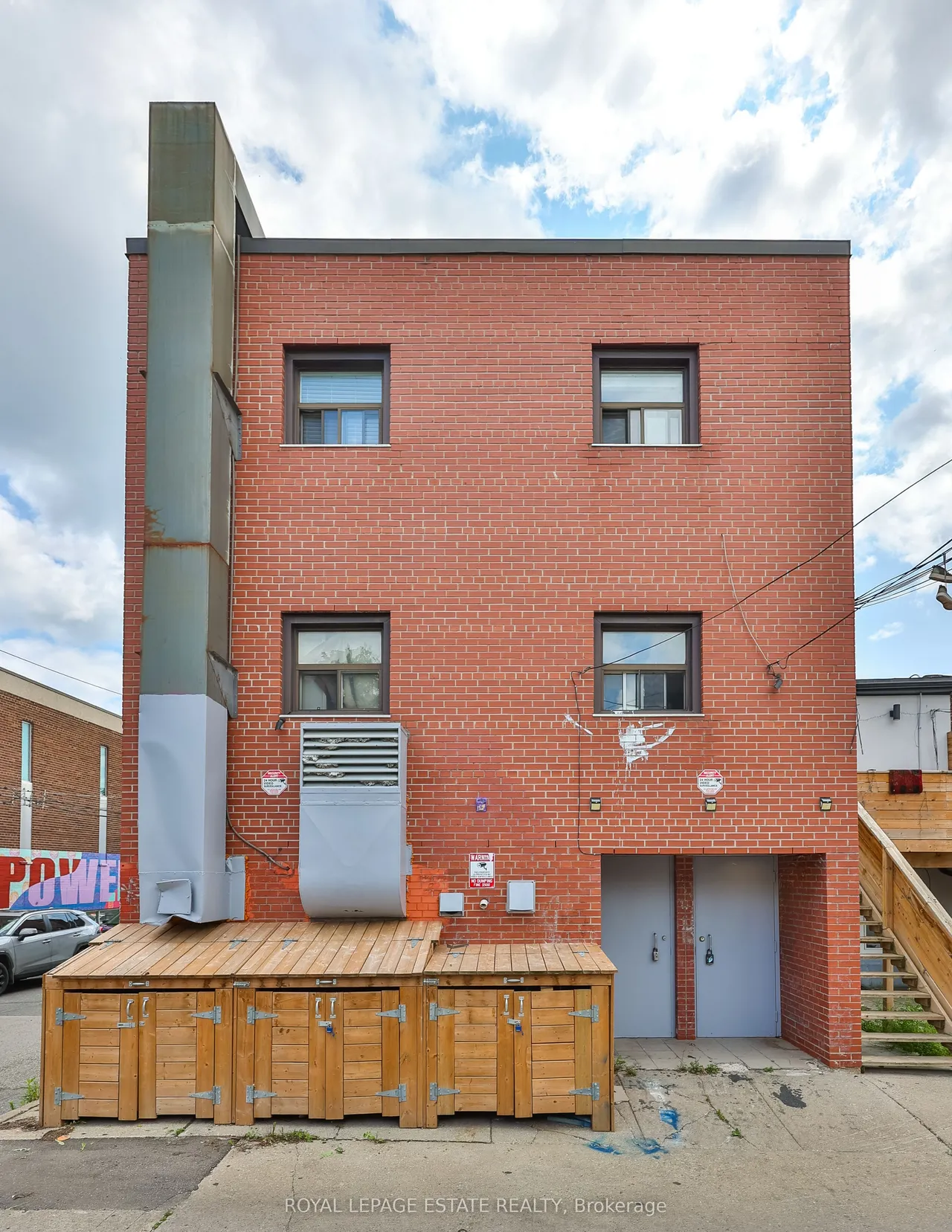 1450 Gerrard Street E — photo 3
