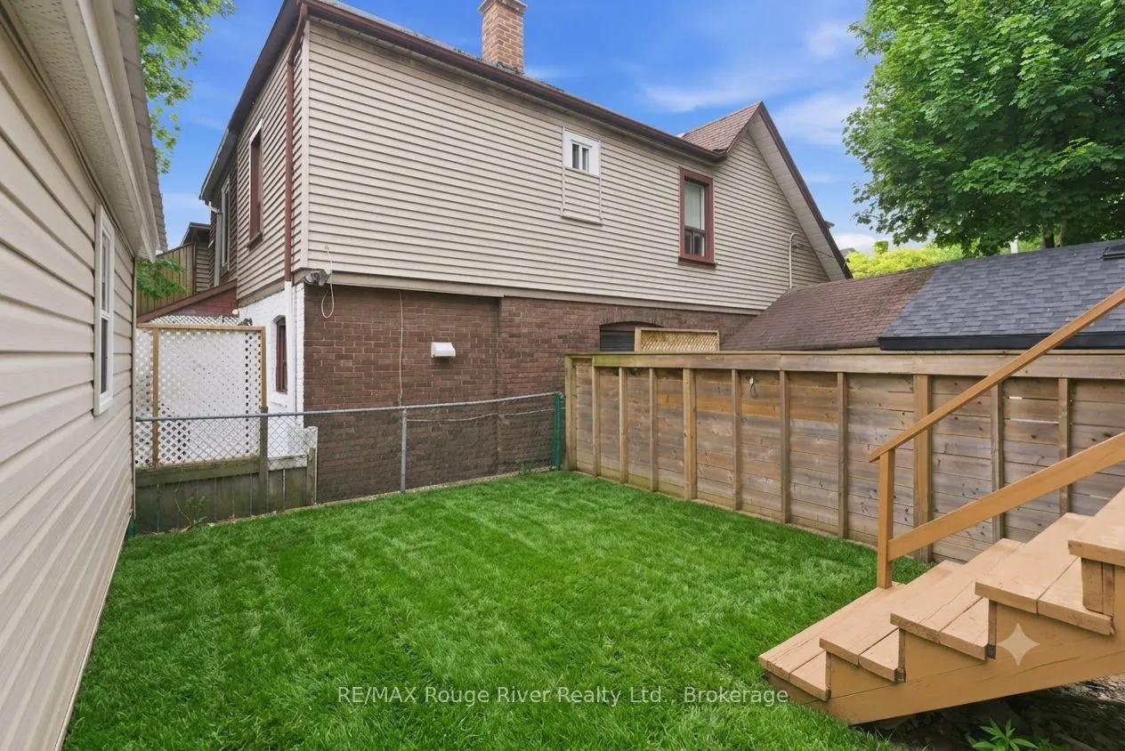 7 Heyworth Crescent — photo 39
