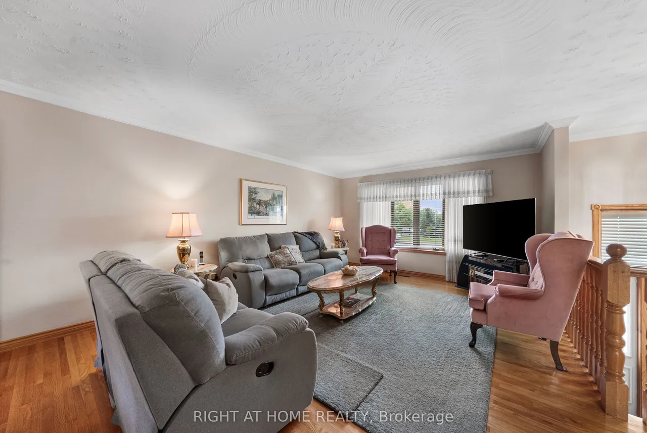 592 Taunton Road W — photo 3
