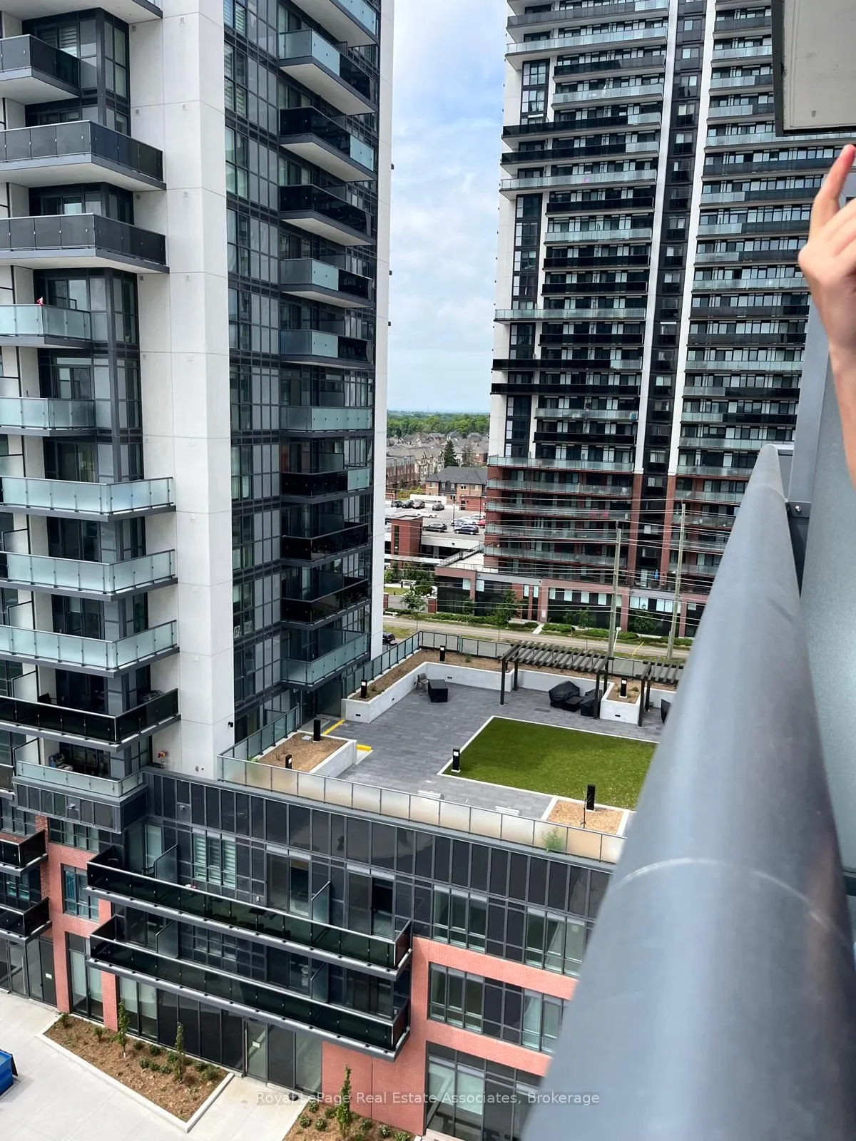 2545 Simcoe Street N, Unit 925 — photo 38