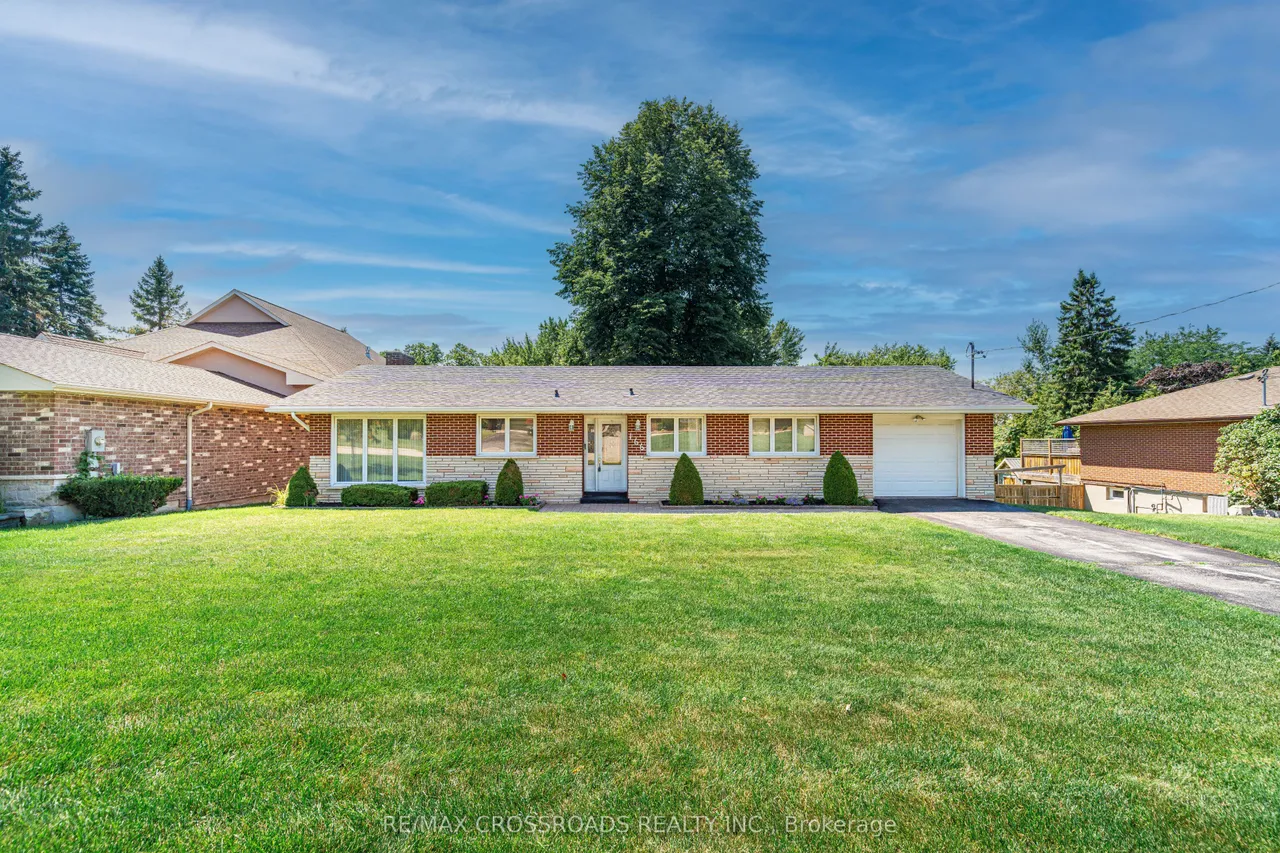 166 Elizabeth Crescent N