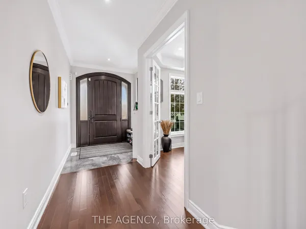 576 Oakwood Drive — photo 2