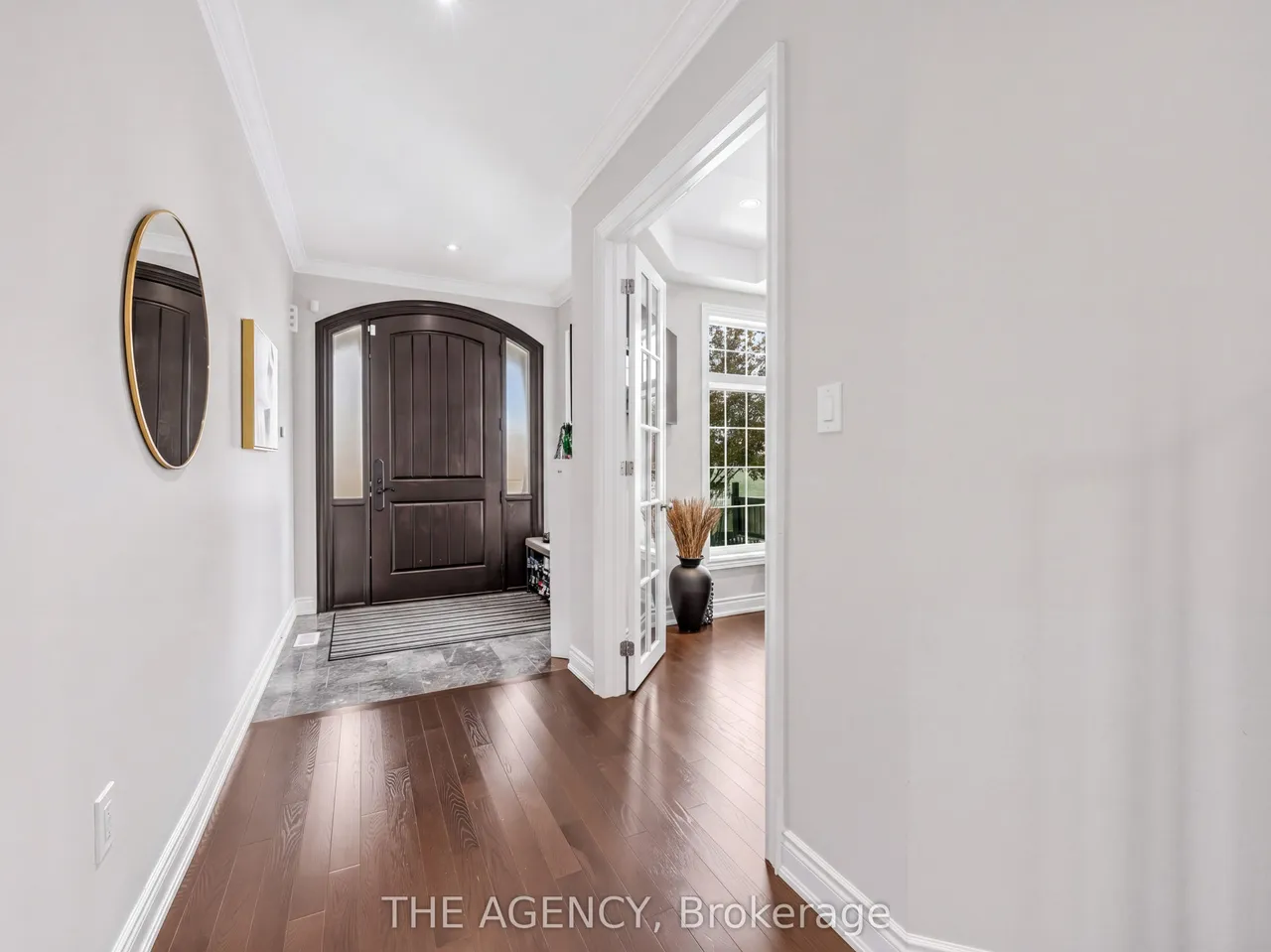 576 Oakwood Drive — photo 2
