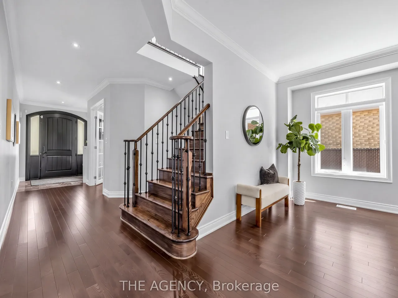576 Oakwood Drive — photo 3