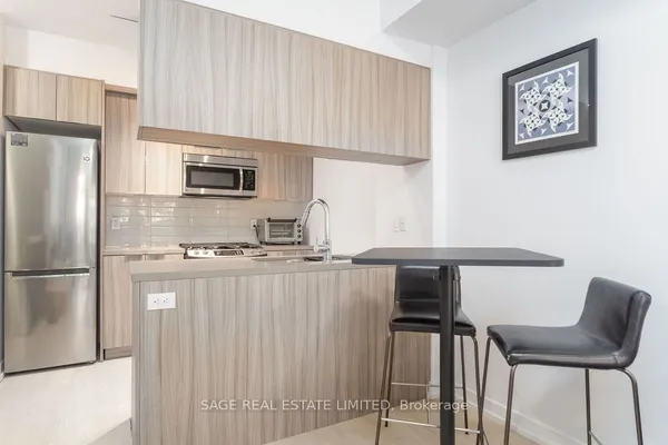 150 Broadview Avenue — photo 2