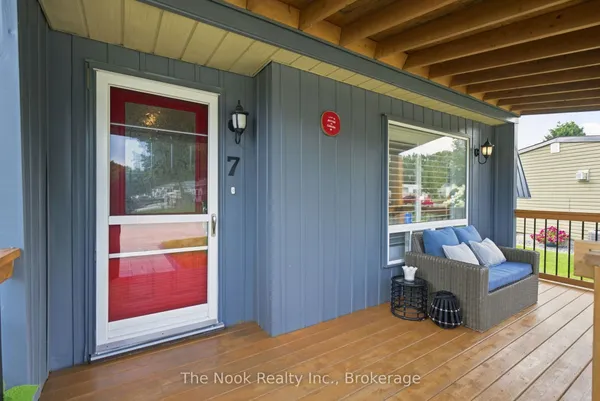 7 Pineridge Crescent — photo 2